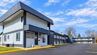 Richmond Inn & Suites Near Dayton I-70
