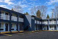 Richmond Inn & Suites Near Dayton I-70