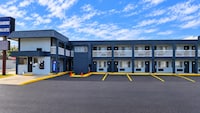 Richmond Inn & Suites Near Dayton I-70