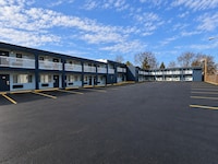 Richmond Inn & Suites Near Dayton I-70