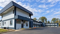 Richmond Inn & Suites Near Dayton I-70