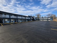 Richmond Inn & Suites Near Dayton I-70