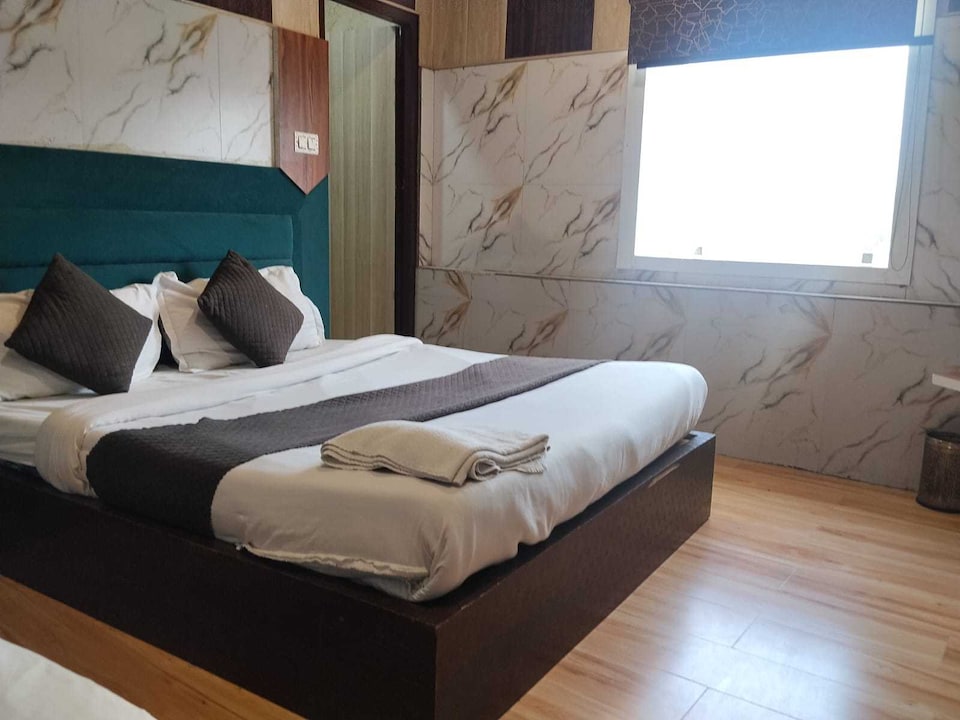 Hotel O IJ Grand, Golden Temple Road Amritsar, Amritsar
