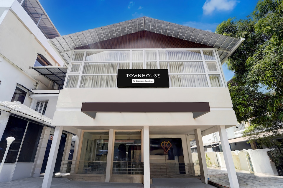Super Townhouse Deshabhimani Road Kaloor Kochi, Kaloor Kochi, Kochi