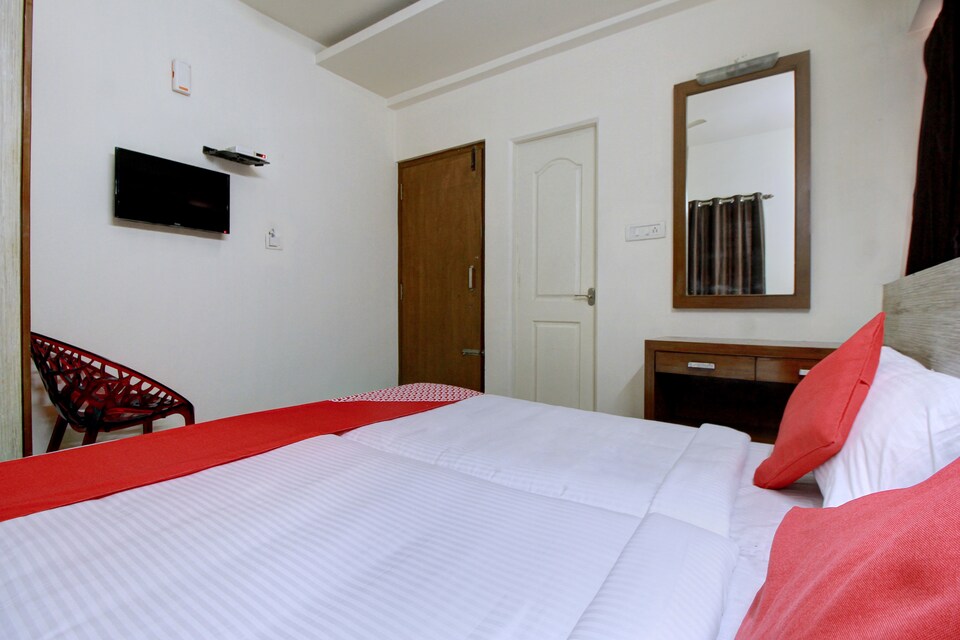 OYO 16662 Taj Residency, Bendoorwell Mangalore, Mangalore