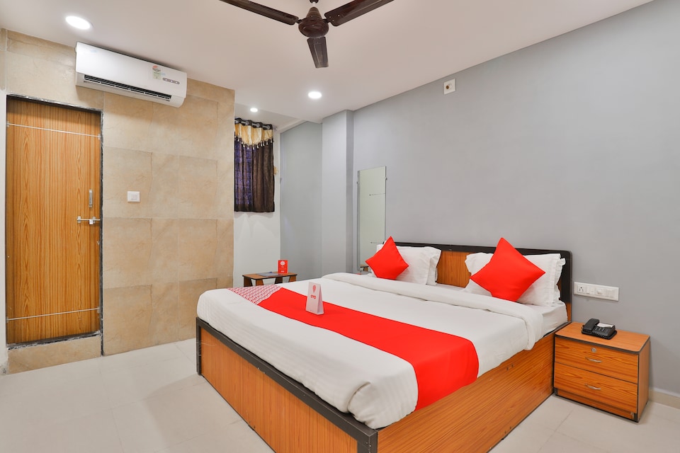 OYO Hotel Shri Krishna Inn, Sachin Surat, Surat