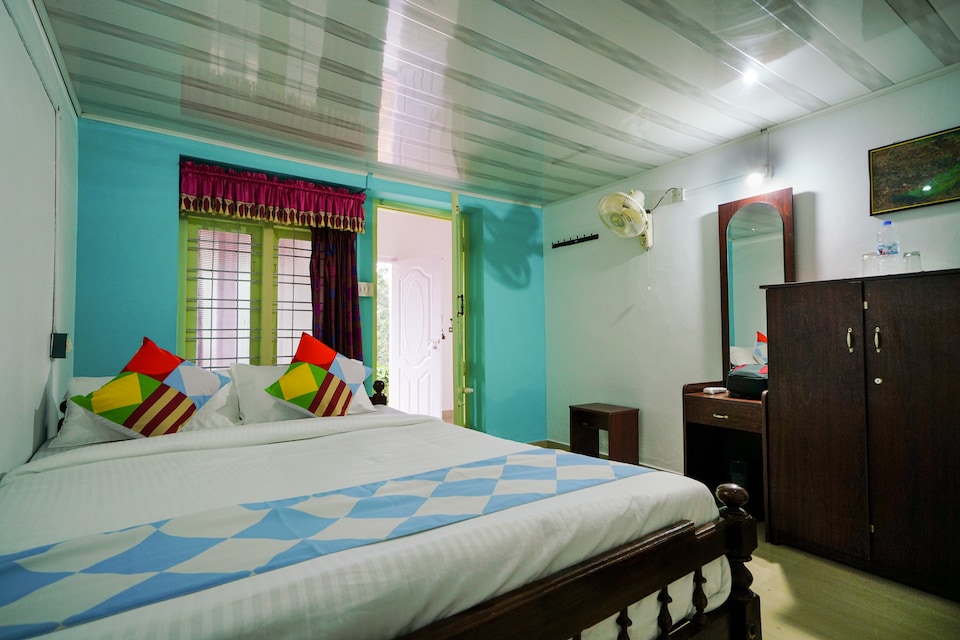 OYO Home 16681 Cozy Stay, Adimali Munnar, Munnar