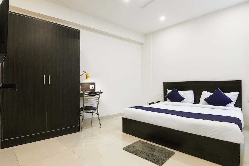 OYO SilverKey Cd Sohna Road Near Omaxe Gurgaon Mall, Sohna Road, Gurgaon