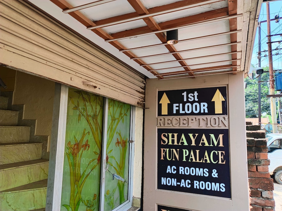 Hotel O SHYAM FUN PALACE, Golghar, Gorakhpur