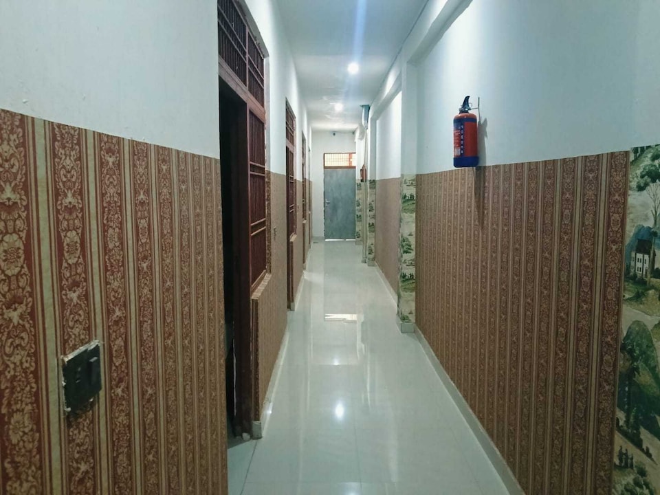 Hotel O The Grand Luxury , Greater Noida, Noida