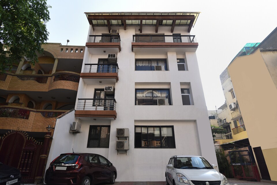 OYO Home 16707 Cozy Homestay, Nizamuddin Delhi, Delhi