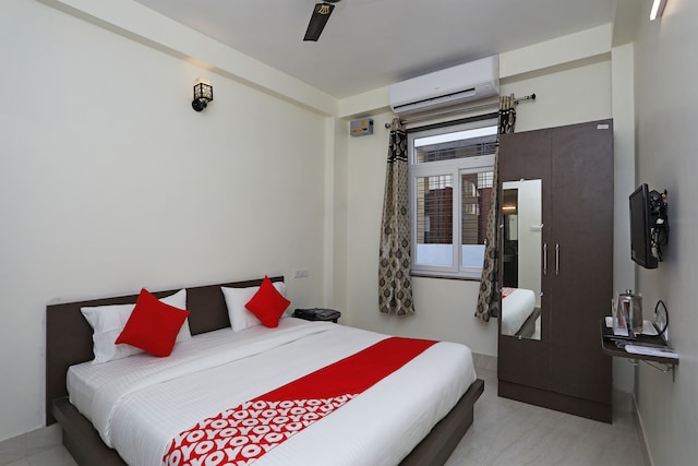 OYO Sada Shiv Guest House