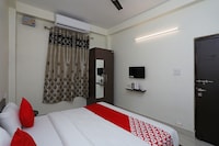 OYO Sada Shiv Guest House