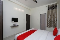 OYO Sada Shiv Guest House