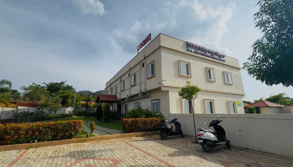 Spot On  DD hills comfertes, Majestic Bangalore, Bangalore