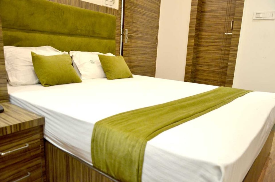 Hotel O Vaishali, Chowk Allahabad, Prayagraj