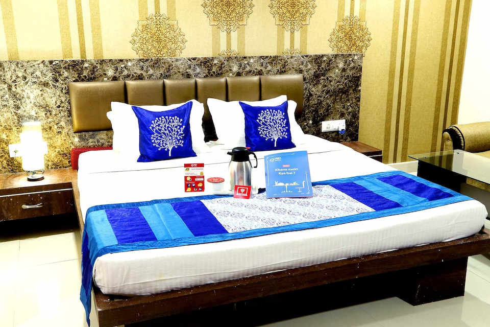 OYO 2785 Hotel Imperial Arjun, Station Road - Raipur, Raipur