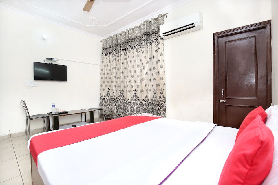 OYO 16735 Gaurav Residency, Zirakpur, Zirakpur