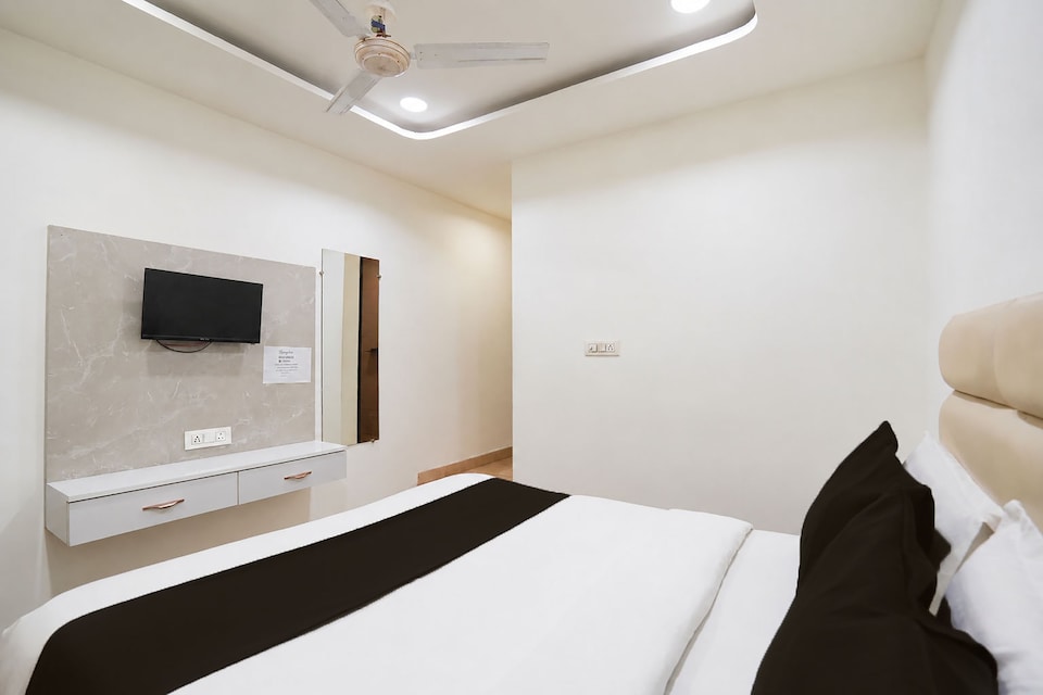 Super Townhouse by OYO Mohali Bus Terminal Formerly Hotel HM Crystal, Mohali, Mohali