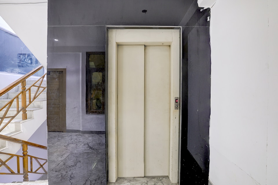 Super Townhouse by OYO Mohali Bus Terminal Formerly Hotel HM Crystal, Mohali, Mohali
