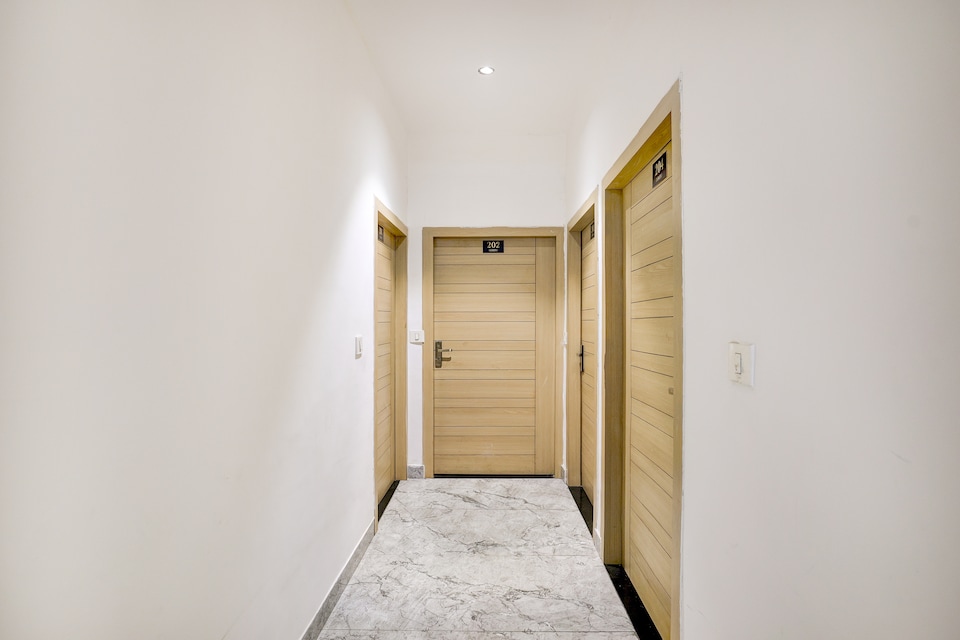 Super Townhouse by OYO Mohali Bus Terminal Formerly Hotel HM Crystal, Mohali, Mohali