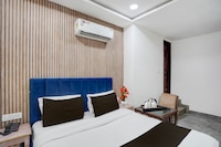 Super Townhouse by OYO Mohali Bus Terminal Formerly Hotel HM Crystal