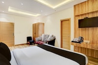Super Townhouse by OYO Mohali Bus Terminal Formerly Hotel HM Crystal