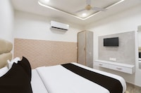 Super Townhouse by OYO Mohali Bus Terminal Formerly Hotel HM Crystal