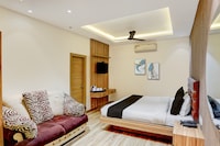 Super Townhouse by OYO Mohali Bus Terminal Formerly Hotel HM Crystal
