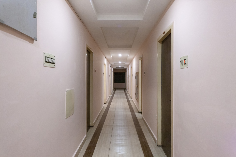 OYO Hotel 16749 Hotel Paris, Transit Tirupati, Tirupati