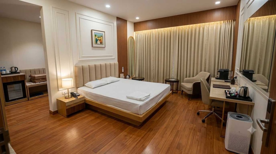 Palette Chinar Park Formerly Holi Stay, VIP Road Kolkata, Kolkata