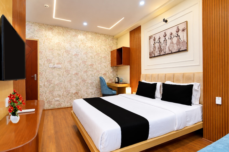 Palette Chinar Park Formerly Holi Stay, VIP Road Kolkata, Kolkata