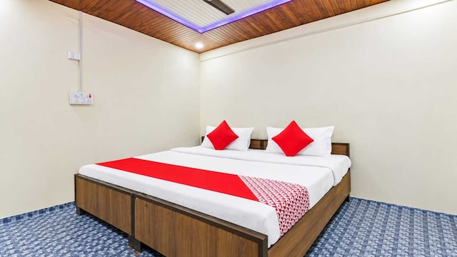 OYO 848648 Hotel Yellow Town