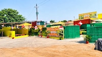 OYO 848648 Hotel Yellow Town