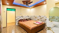 OYO 848648 Hotel Yellow Town