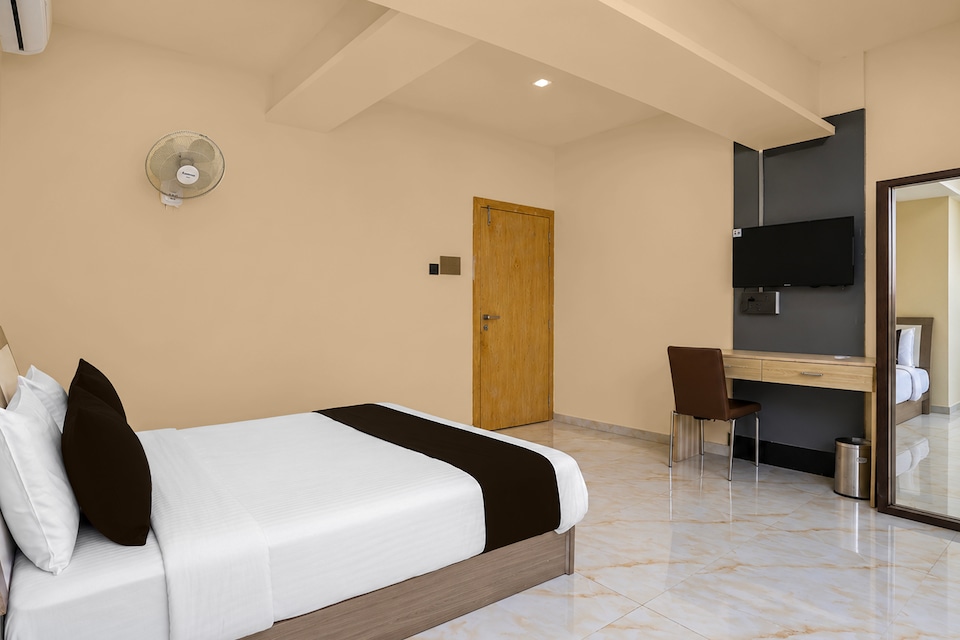 Hotel O Jaihind Inn, Hadapsar Pune, Pune