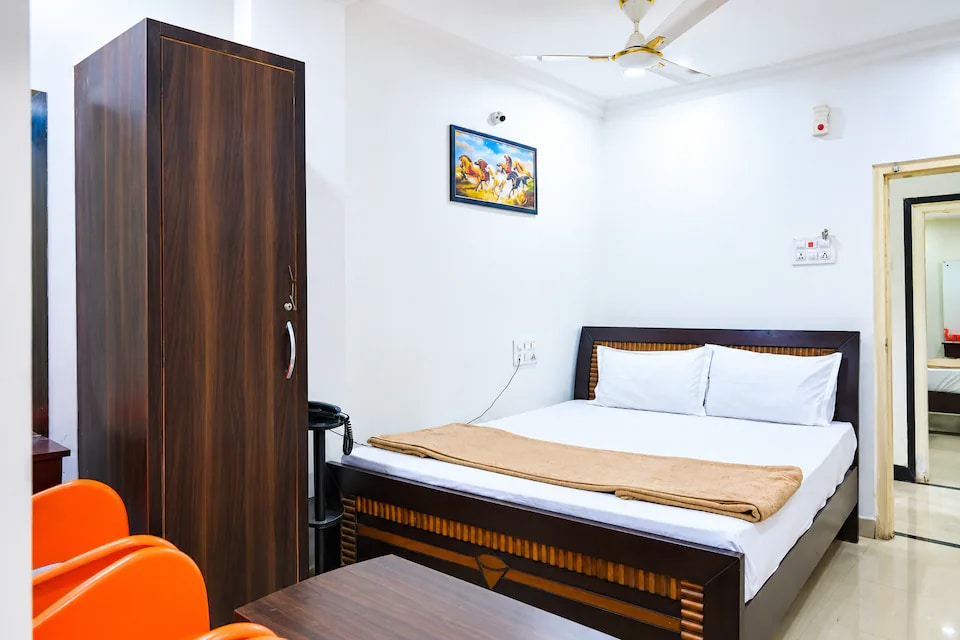 OYO 848674 Sree Krishna Inn, Ramavarappadu Ring Road Vijayawada, Vijayawada