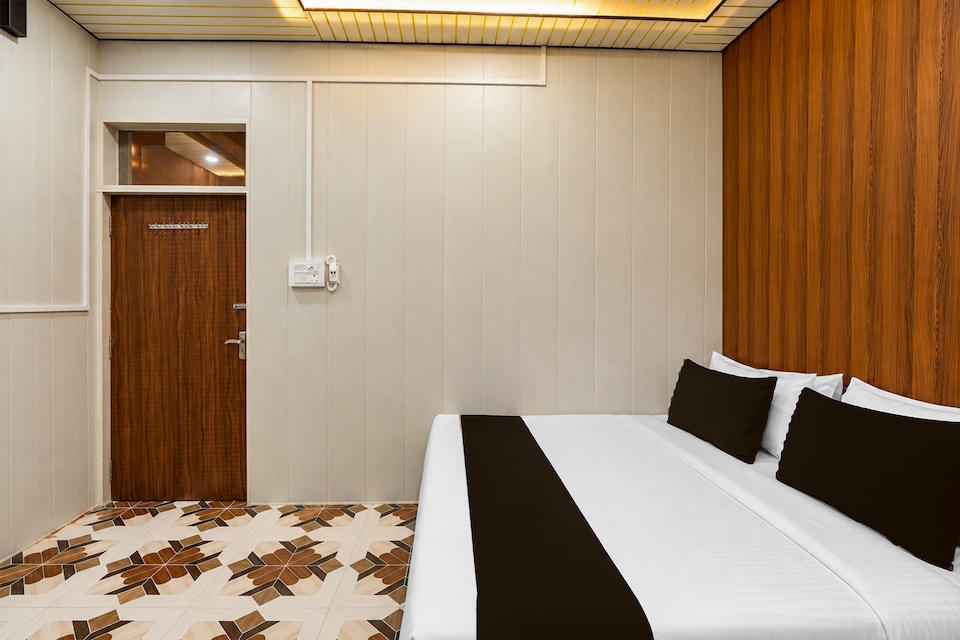 SPOT ON Jagdamba Home Stay, Godowlia, Varanasi