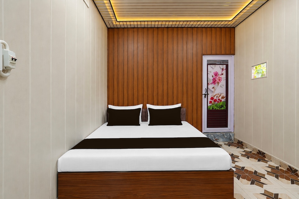 SPOT ON Jagdamba Home Stay, Godowlia, Varanasi