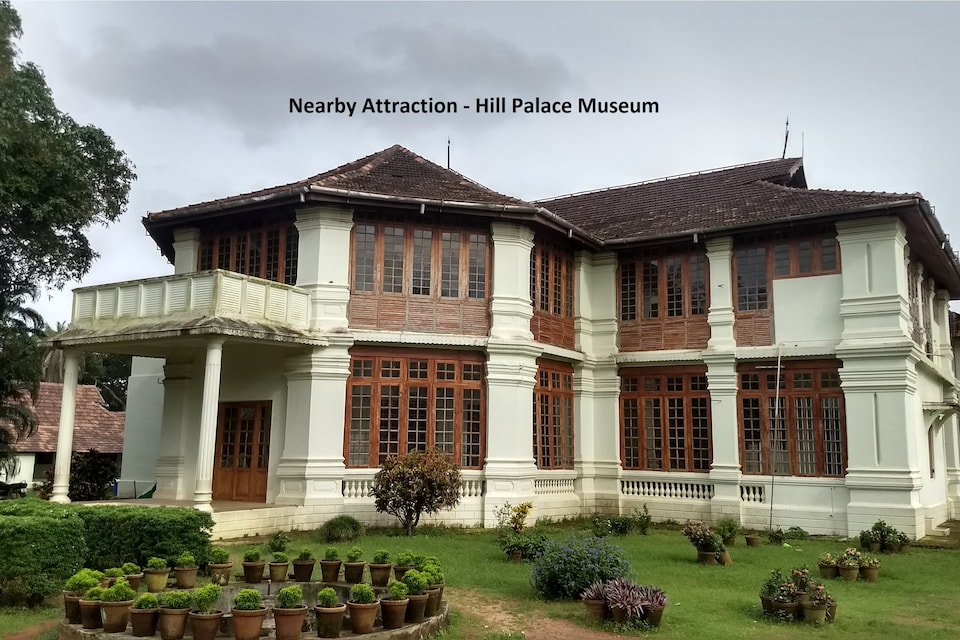 OYO 16797 Spacious Studio, Vytilla Kochi, Kochi