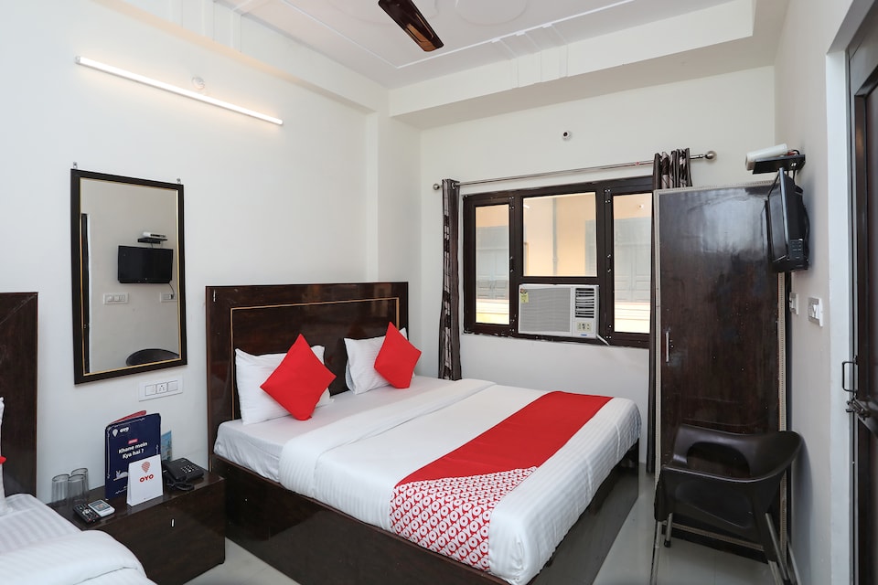 OYO 16815 Hotel Suresha, Haridwar Junction, Haridwar