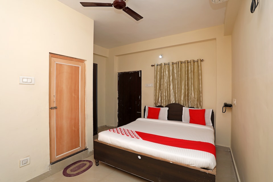 OYO Hotel Senapati Palace, Bapuji Nagar, Bhubaneswar