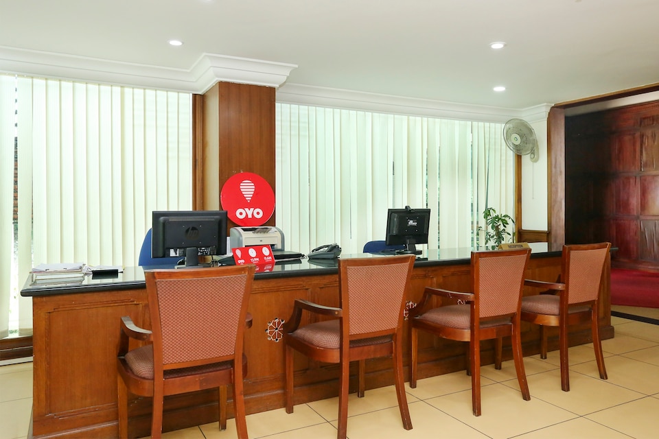 OYO 10719 Mermaid Hotel, Vytilla Kochi, Kochi