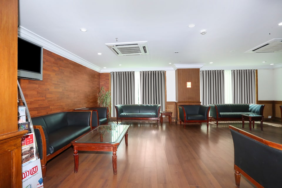 OYO 10719 Mermaid Hotel, Vytilla Kochi, Kochi