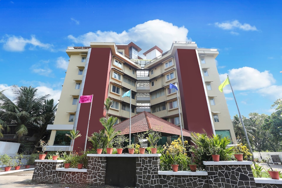 OYO 10719 Mermaid Hotel, Vytilla Kochi, Kochi