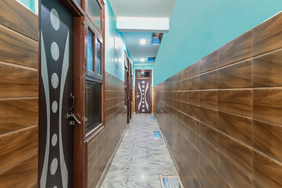 OYO 16847 The Nest Nine, Noida Expressway SEZ, Noida