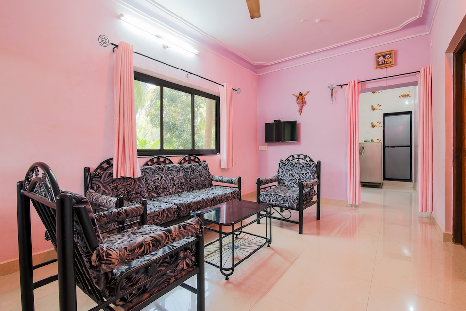 OYO 16852 Colorful 2BHK, Morjim Goa, Goa