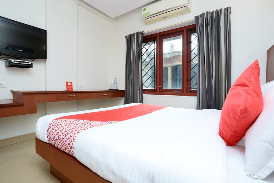 OYO 16864 Soubhagya Residency, Thalassery Calicut, Calicut
