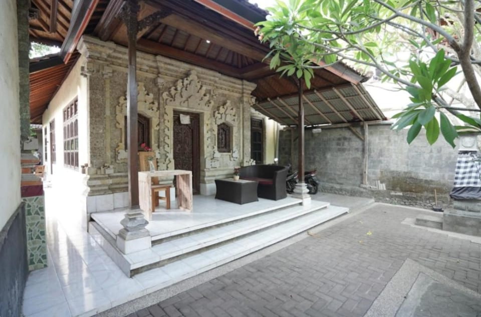 Collection O near Sampalan Harbour formerly Griya Nusa Hotel, Bali, Bali