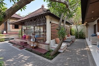 Collection O near Sampalan Harbour formerly Griya Nusa Hotel